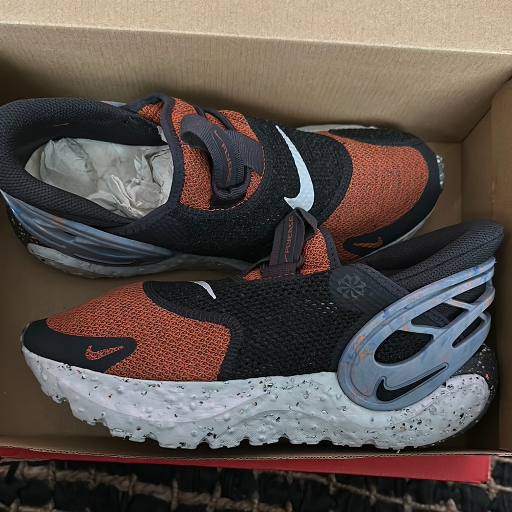 NIKE GLIDE FLYEASE in Mesa Orange